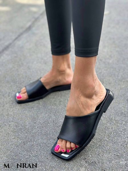 Жіночі шльопанці з квадратним носком чорні натуральна шкіра 1-1 13452 фото