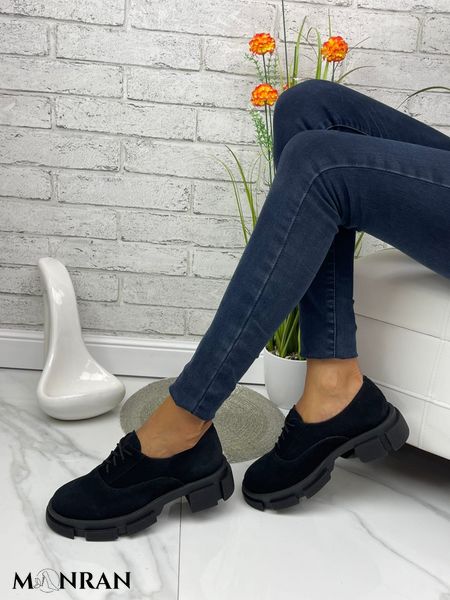 Жіночі туфлі чорні на протекторної підошві натуральна замша TOTIS 1-2 18119-41 фото
