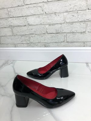 Женские туфли черные на устойчивом каблуке натуральный лак 2-5 13294-40 фото