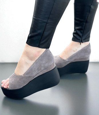 Женские туфли с открытым носком на танкетке натуральная замша 3-9 10556-36 фото