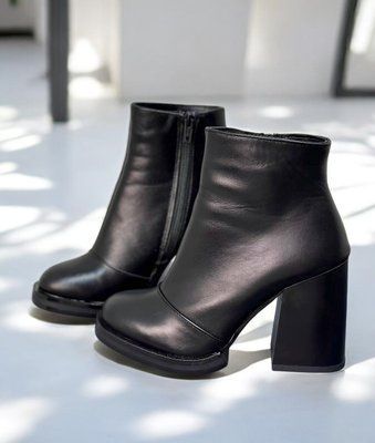Жіночі ботильйони чорні на стійкому каблуці натуральна шкіра 1-3 12142-36 фото