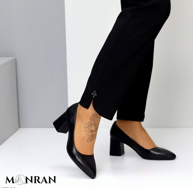 Жіночі туфлі чорні на стійкому каблуці натуральна шкіра 2-4 18600-40 фото