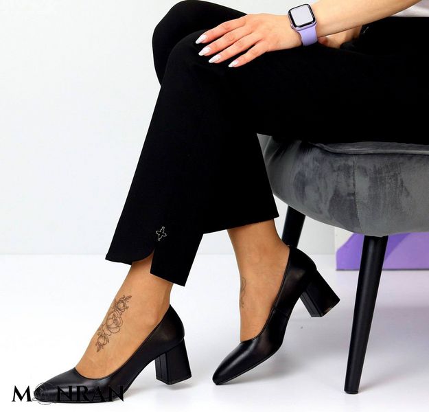 Жіночі туфлі чорні на стійкому каблуці натуральна шкіра 2-4 18600-40 фото